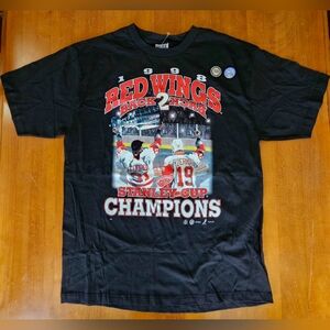 Vintage 1998 Detroit Red Wings Back To Back Stanley Cup Champions T-Shirt